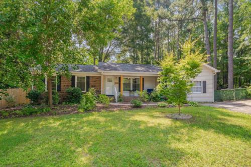 Relaxing Retreat Near North Hills & Downtown home