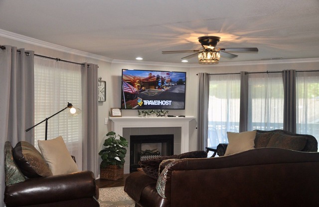 "Relaxing Retreat" No Stairs~Indoor Pool~Wifi~Lake View~Golf~Trout~Pickleball