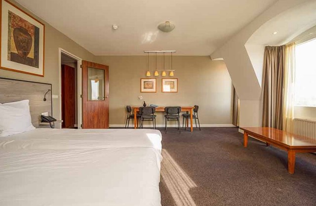 Relaxing Stay Near the Beach, Nature Reserves & Museums! Free Parking, Breakfast