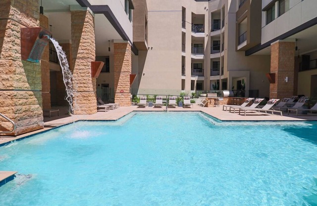 Relaxing Stay w/Private Patio》King Bed》Games 》BBQ
