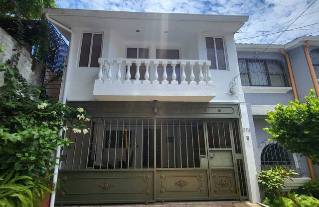 Relaxing Modern Home - Centrally Located