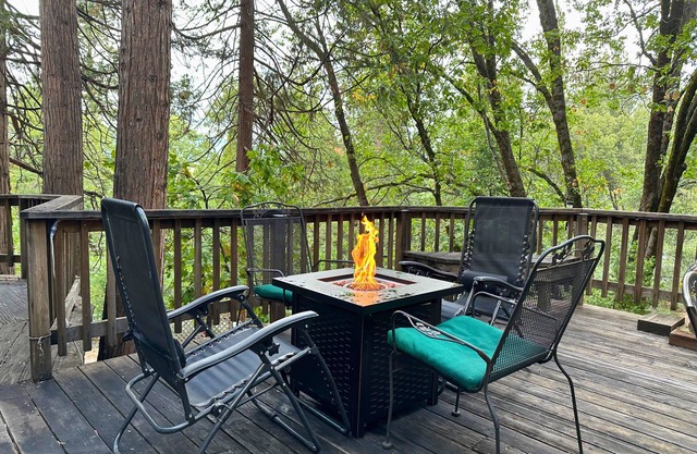 Relaxing TH Cabin Retreat | New AC +TH Lake Access!