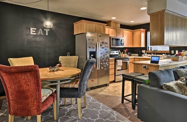Relaxing Townhome w/ Patio: 25 Miles to Portland!