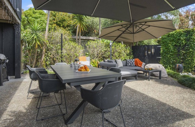 Relaxing Tropical Retreat - Point Wells Holiday Home