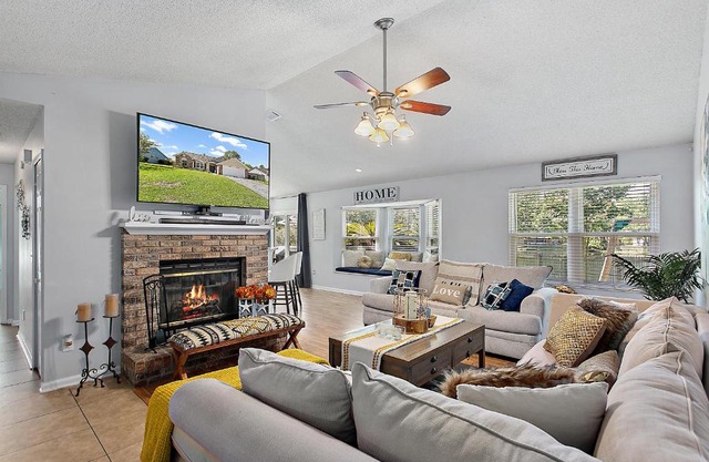 Relaxing two bedroom home with lake view