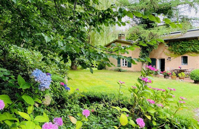 Relaxing vacation in stylish house with park-like garden, grand piano, library