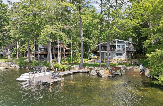 Relaxing Waterfront Escape on Lake Winnipesaukee