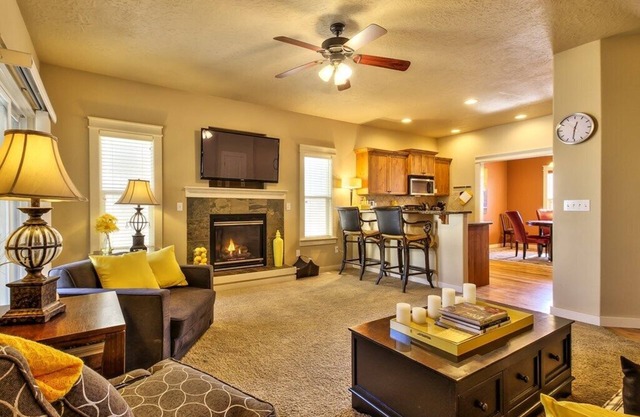 Relocation Specialists, Community pool, close to everything in Treasure Valley!