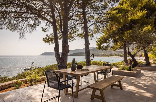 Remarkable Kardamyli Beachfront Villa |.