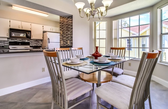 Remodeled 3/2 condo minutes to Parks, shopping and entertainment