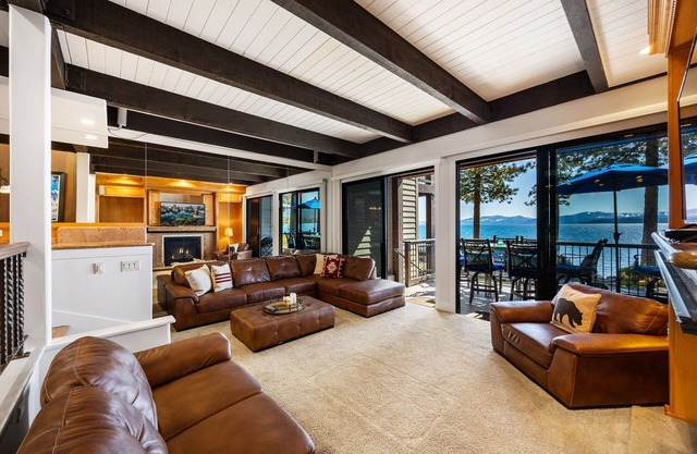 Remodeled 4BR Lakefront w/Exceptional Amenities