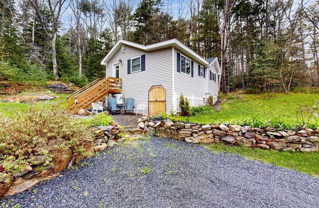 Remodeled Cottage with AC, Private W/D, Full Kitchen, and High-Speed WiFi