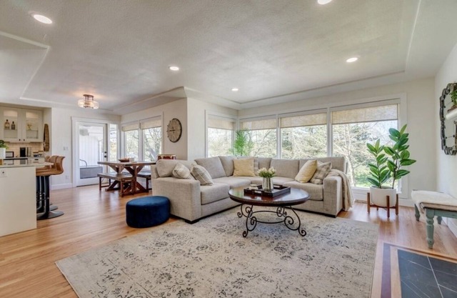 Remodeled cozy farmhouse on a 100 acre hazelnut orchard!