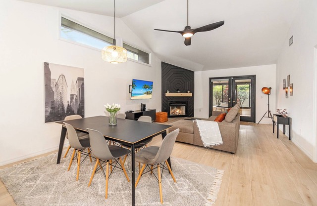 Remodeled Downtown Orlando Oasis! Remodeled Home! Close to Disney, Universal!