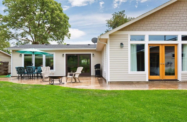 Remodeled Foothills Home-Backs to Open Space, Close to BSU, Bike path, etc