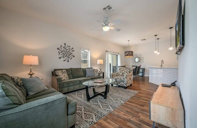 Remodeled Gem - Comfort and Location