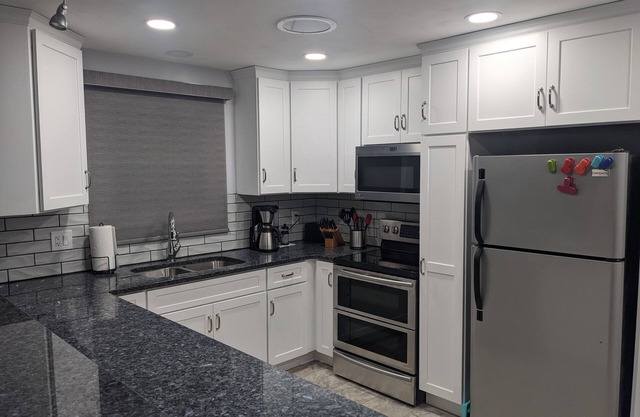 Remodeled Handicap Access 3-Bedroom, Off I80 exit 158