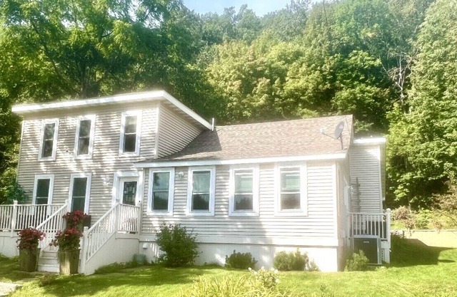 Remodeled home w/firepit, porches, 10 min to river, parks, Wild Mt & Trollhaugen