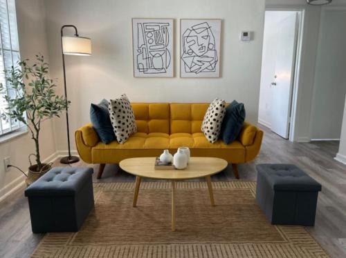 Remodeled Little Havanna Apartments great location