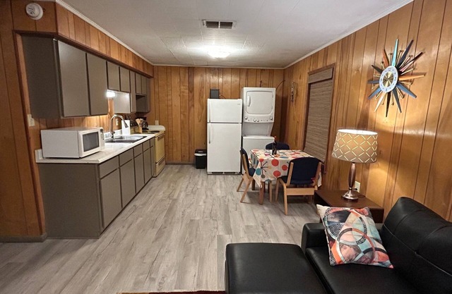 Remodeled mid-century apartment walking distance to downtown, SFA and hospital