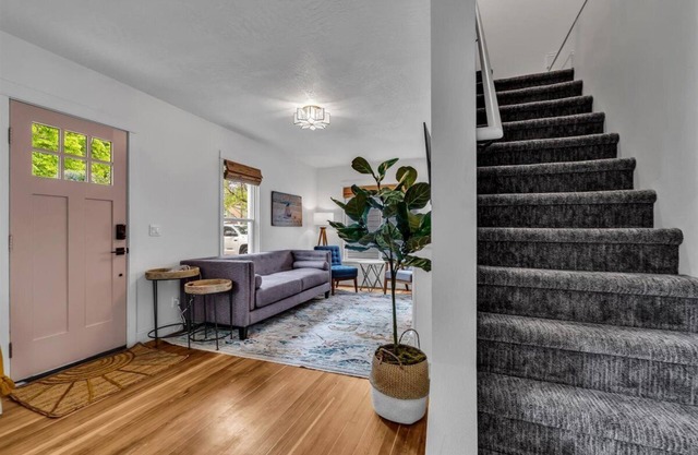 Remodeled parkside bungalow, Family friendly (dog friendly) walk to DOWNTOWN CDA