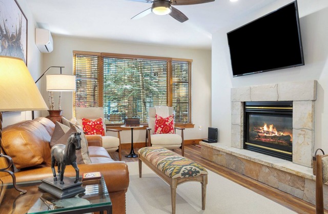 Remodeled Pinecone Lodge 2 Bedroom w/A/C, Pool, Hot Tub in Arrowhead Village