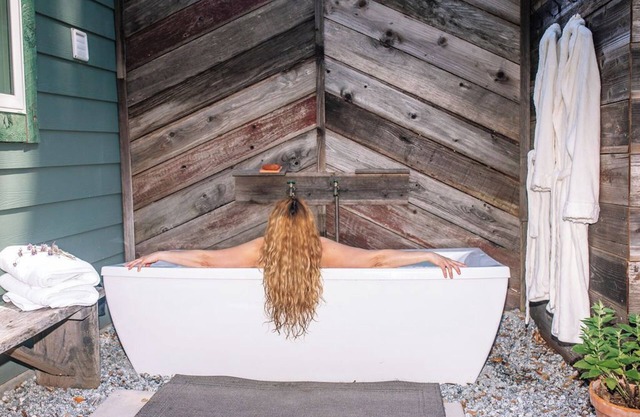 🌲 Remodeled romantic 1 bedroomCottage with Large Deck & Soaking Tub – Peaceful 💖