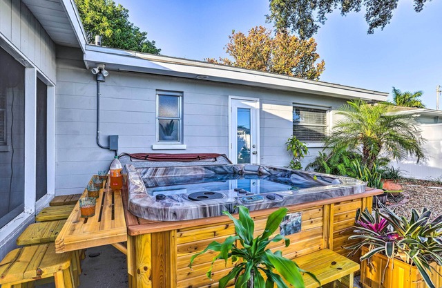 Remodeled St Petersburg Retreat w/Hot Tub!