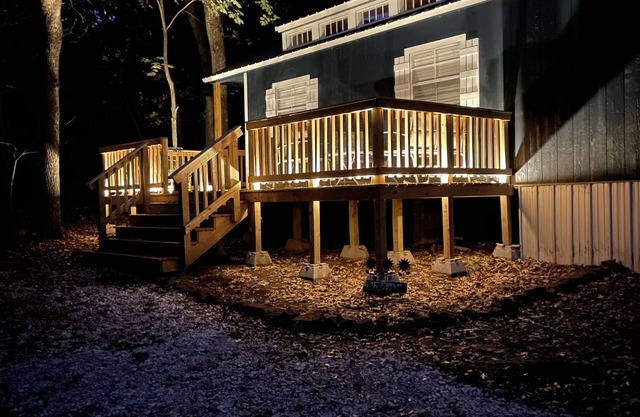 Remote Cabin Hideaway in the woods close to the lake, walking trails, and casino
