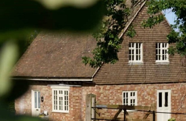 Remote cosy Cottage with Wood burner.