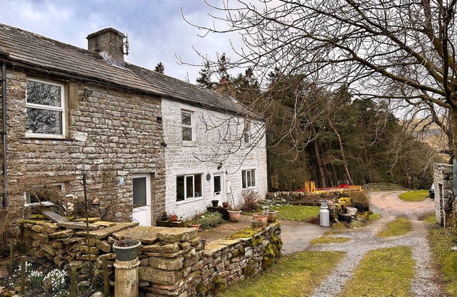 Remote Cottage on the grounds of a working farm with central heating, smart TV and WiFI.