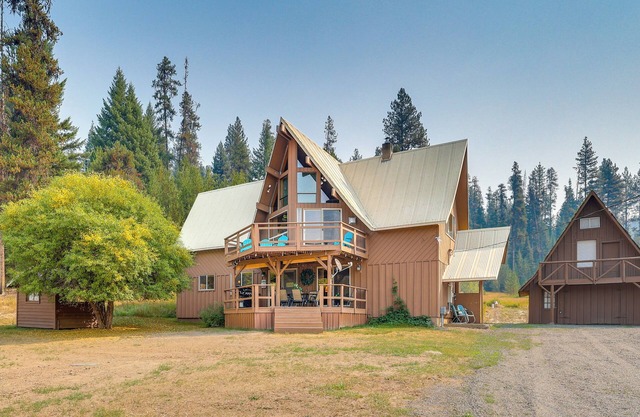 Remote Elk City Escape w/Decks & Mtn Views!