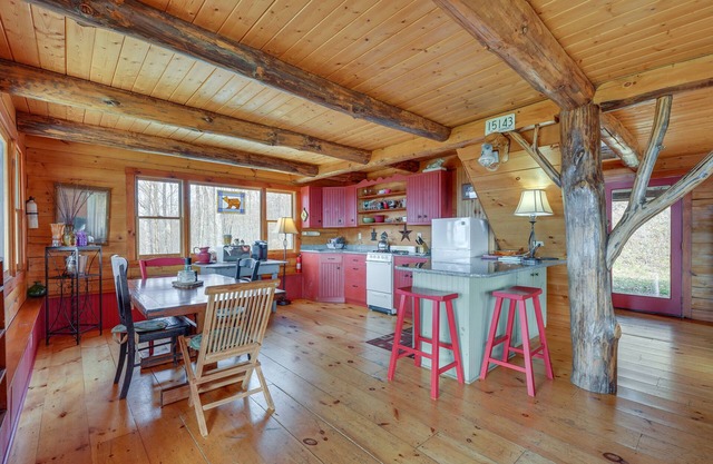 Remote Escape: Vermont Cabin w/Mountaintop Views!