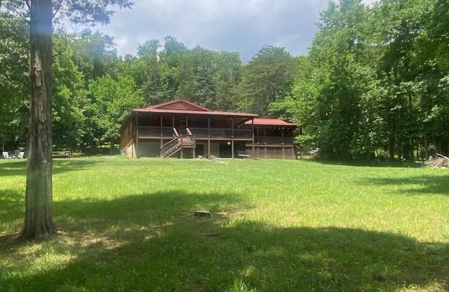 Remote Riverfront Cabin: Hot Tub * Fast Wi-Fi * Disc Golf * Pool Table * Games!