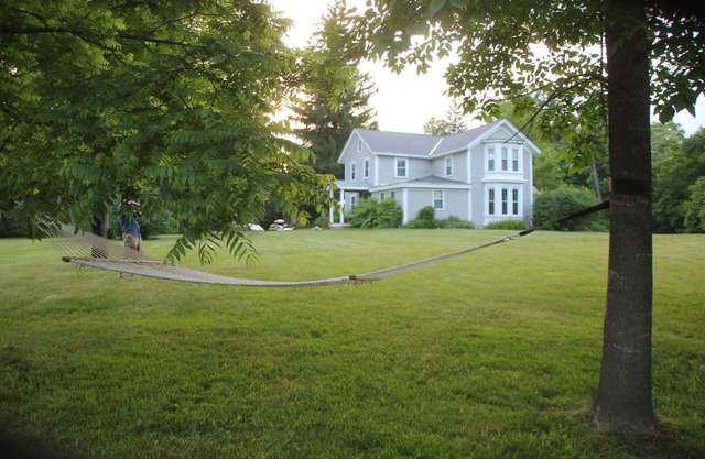 Renovated 1860's Farmhouse, across from the Miraval! Fenced in yard for dogs.