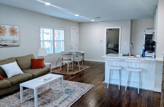 Renovated 1BR Downtown/BOK
