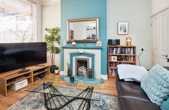 Renovated 3 Bed House by station, 10 Mins to Bham