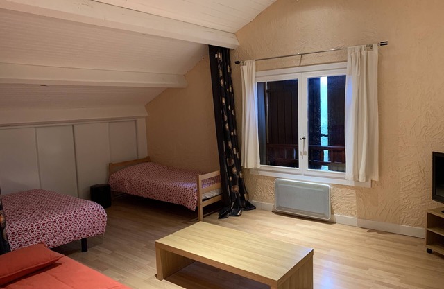 Renovated 35m2 studio with separate kitchen
