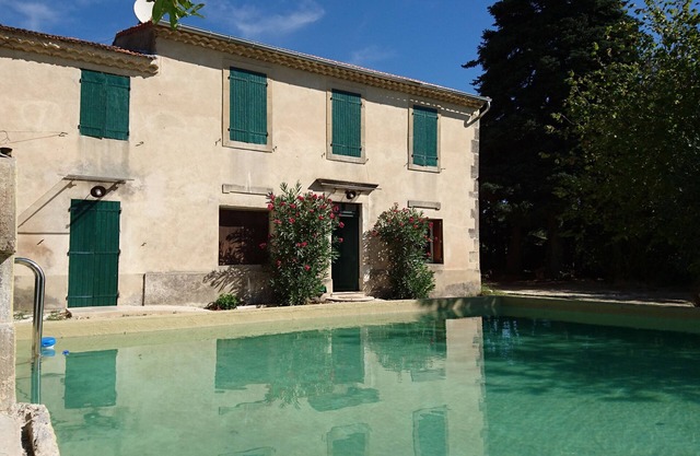 renovated and comfortable house in a Provencal farmhouse, surrounded by vineyards