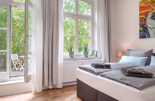 Renovated apartment with Netflix & box spring bed