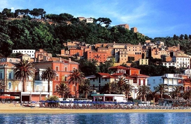 Renovated apartment very close to the center and the sea
