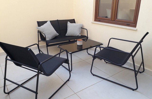 Renovated apartment at the heart of the old town, walking distance to the beach!