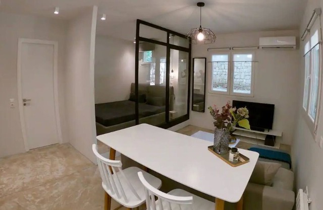 Renovated apartment in Kifissia Center near Metro