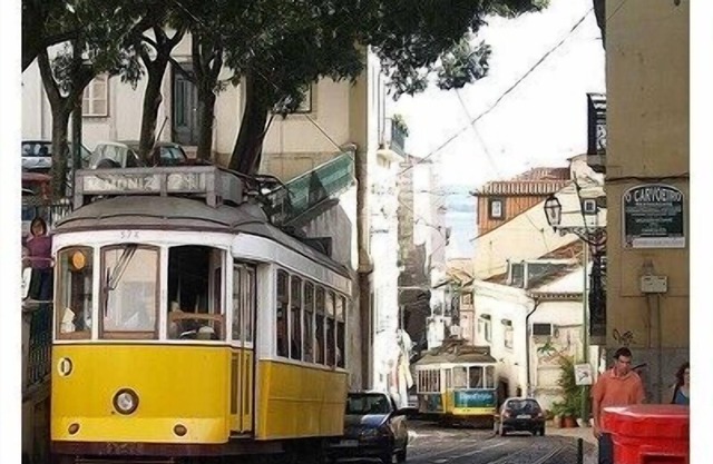 Renovated apartment in the charm of old Lisbon. Perfect location.