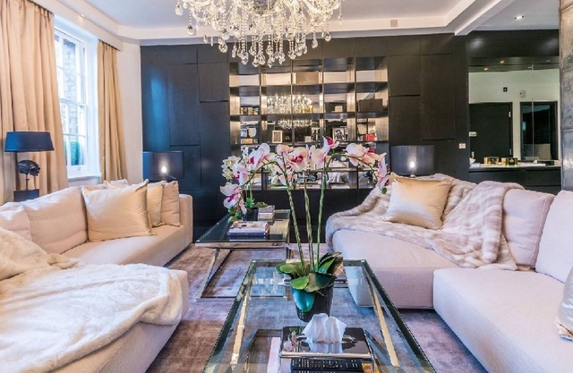 Renovated apartment with roof terrace and balcony
