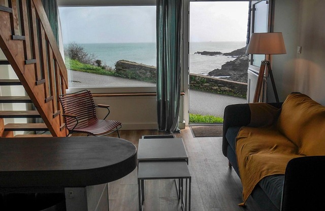 Renovated apartment with sea view and WIFI
