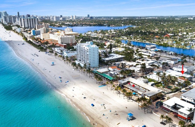 Renovated Apt -unit #3/Close to Beach w/Parking