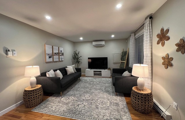 Renovated Beach Retreat- The Pearl of Parlee!