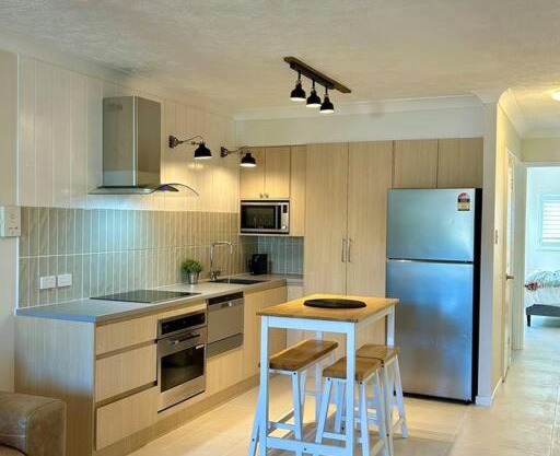 Renovated Beachside 1BR Apartment