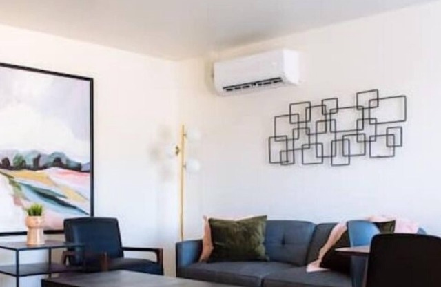 Renovated Beautiful condo Downtown 10min Airport